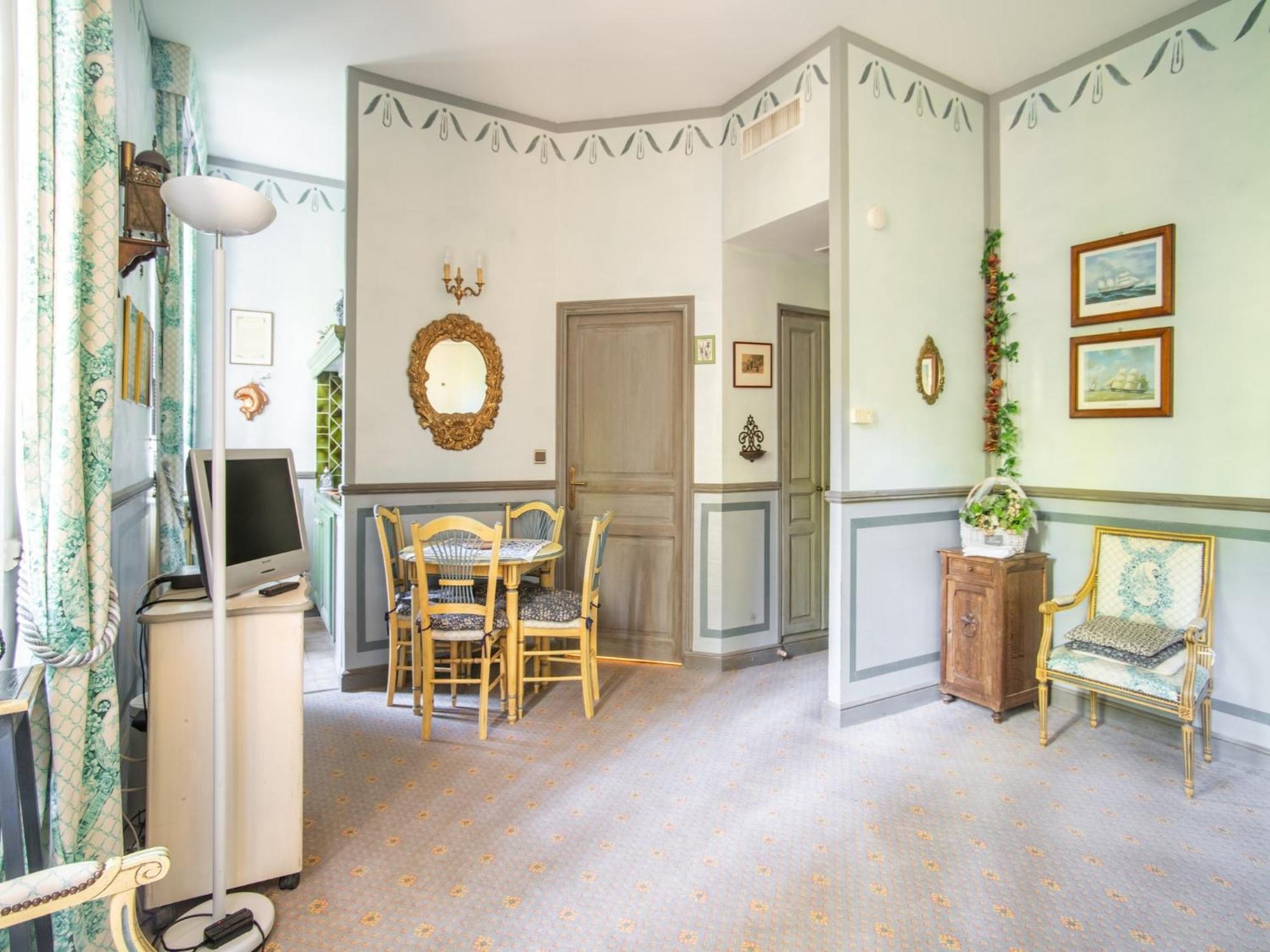 Cozy Apartment With Swimming Pool Terrace Garden Parking Монбрен-ле-Бен Екстер'єр фото