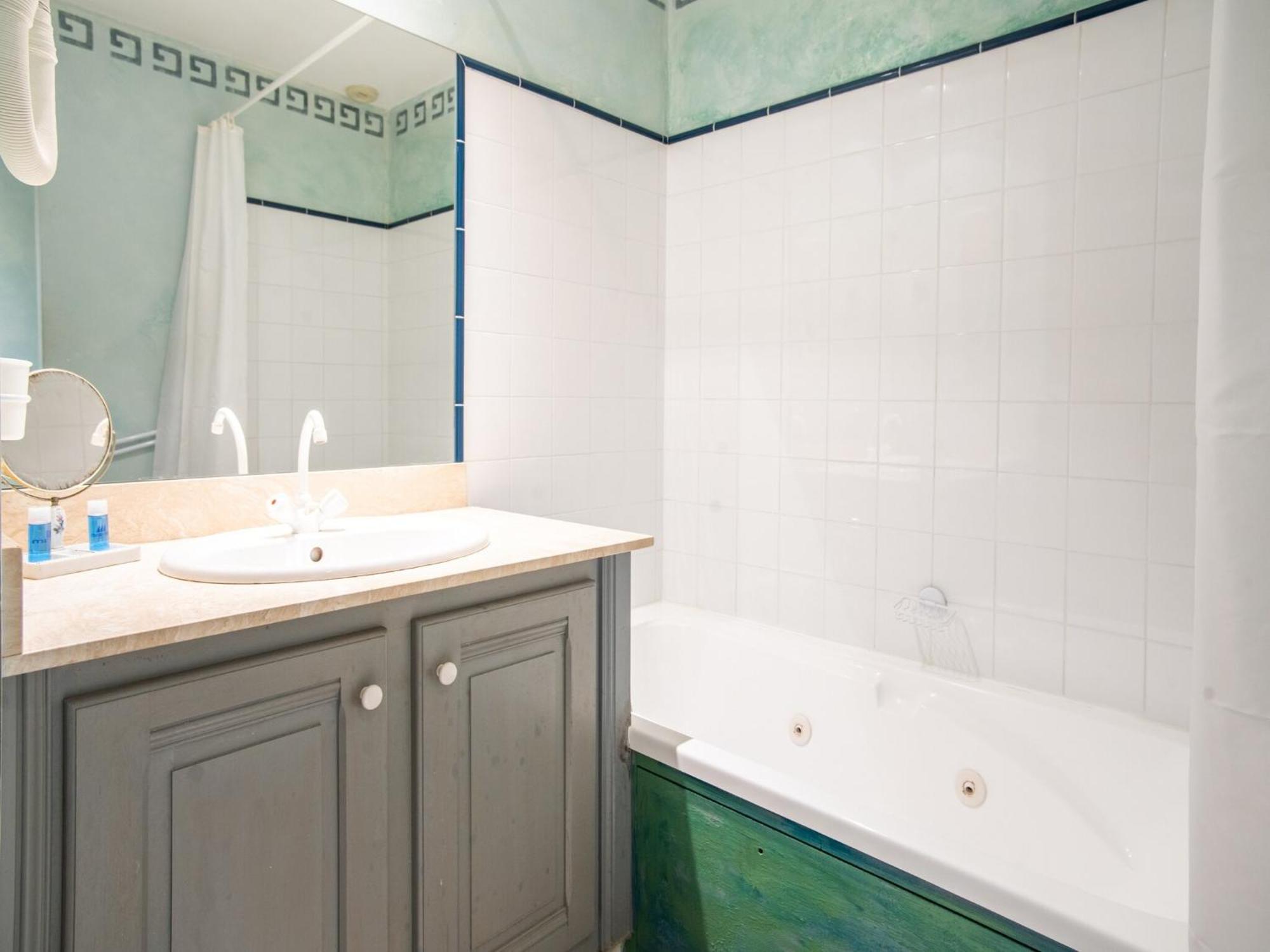 Cozy Apartment With Swimming Pool Terrace Garden Parking Монбрен-ле-Бен Екстер'єр фото