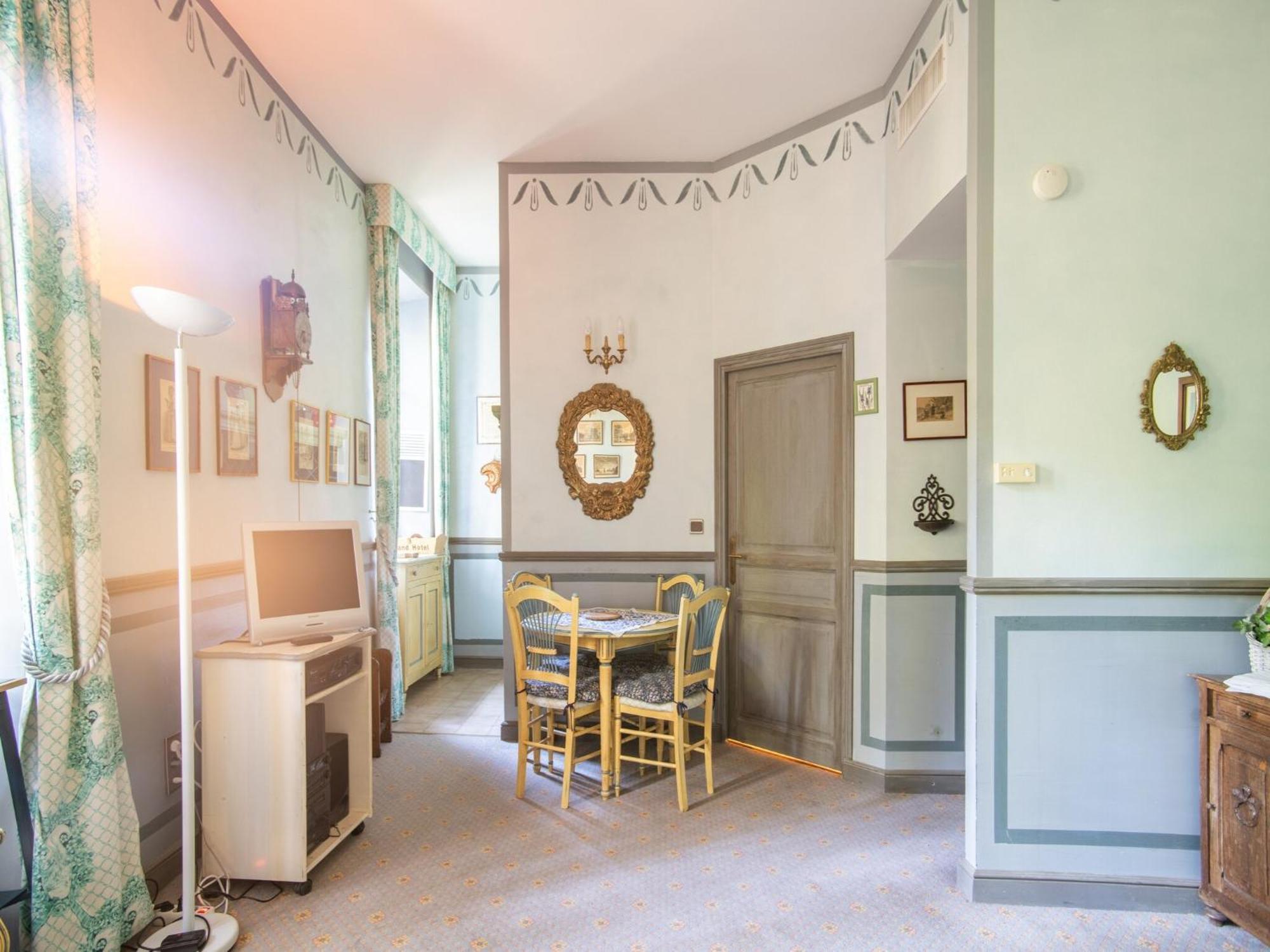 Cozy Apartment With Swimming Pool Terrace Garden Parking Монбрен-ле-Бен Екстер'єр фото