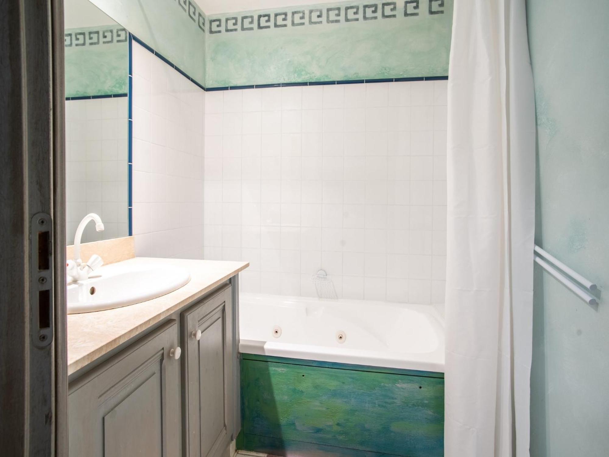 Cozy Apartment With Swimming Pool Terrace Garden Parking Монбрен-ле-Бен Екстер'єр фото