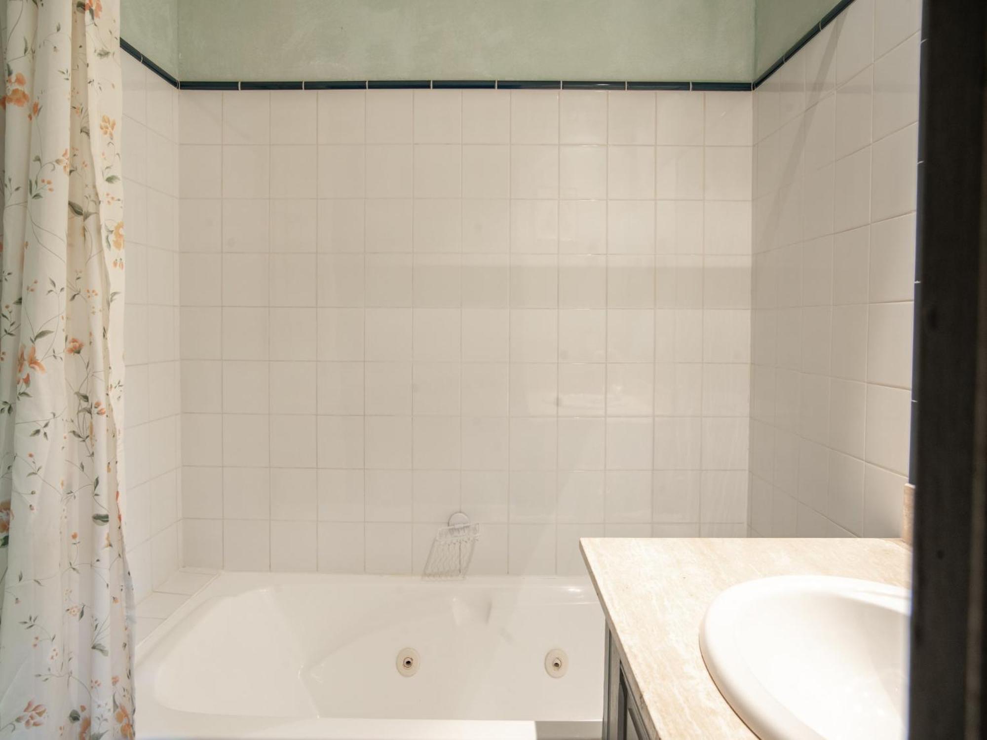 Cozy Apartment With Swimming Pool Terrace Garden Parking Монбрен-ле-Бен Екстер'єр фото