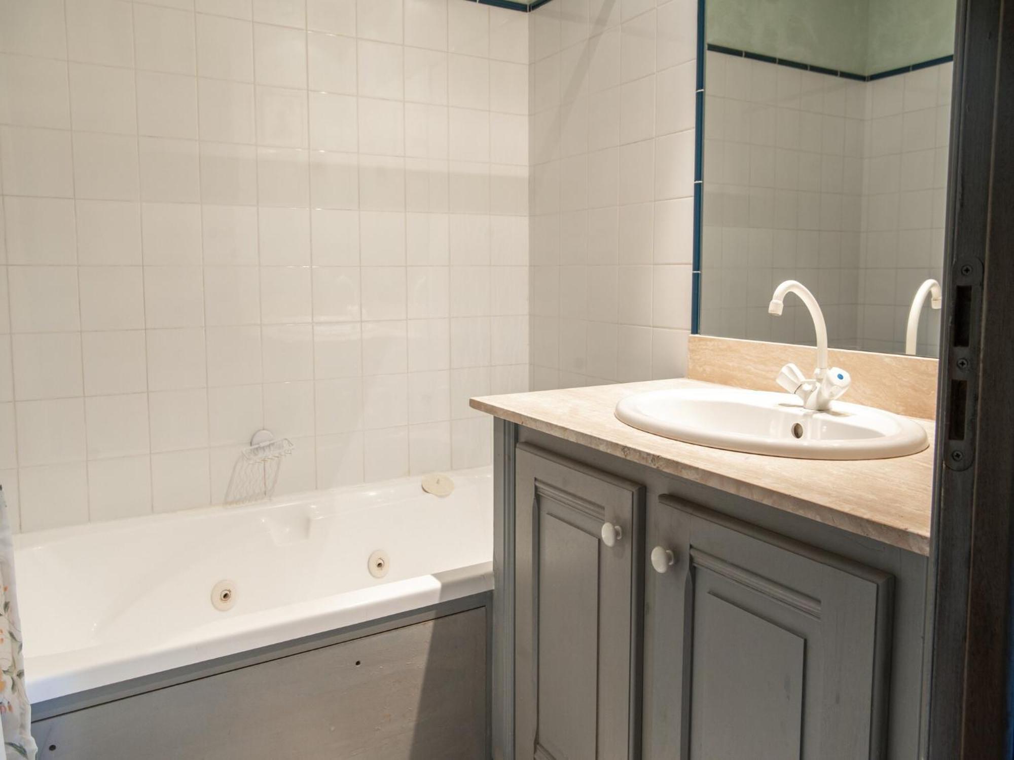Cozy Apartment With Swimming Pool Terrace Garden Parking Монбрен-ле-Бен Екстер'єр фото